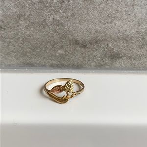 Small 10K gold leaf ring